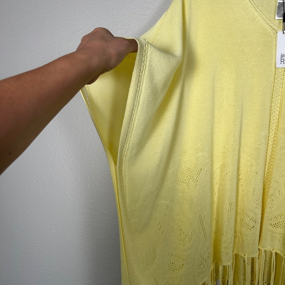 Chicos size L/XL pointelle knit fringe poncho yellow boho beachy NEW - Picture 6 of 11